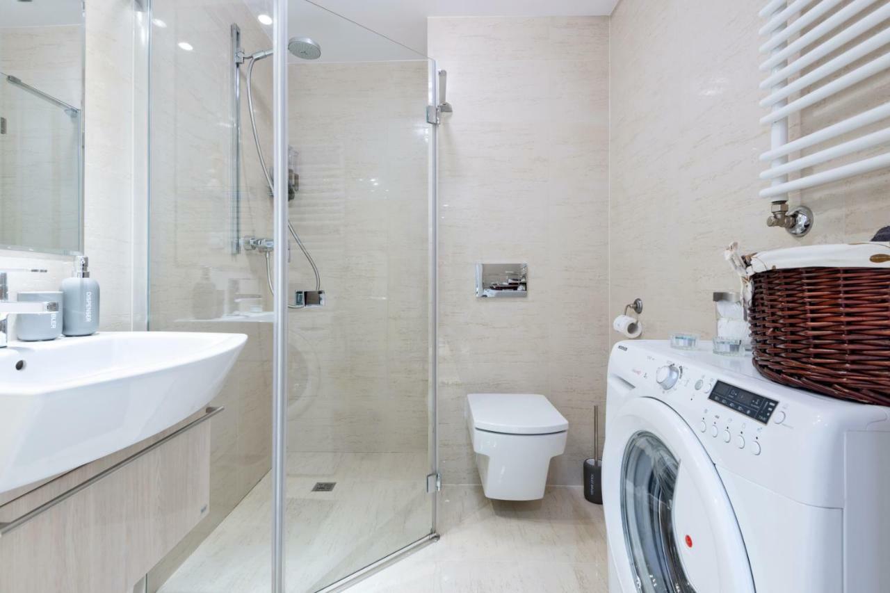 Kopernika8 Miro Apartment With Balcony And Ac Krakow Ngoại thất bức ảnh