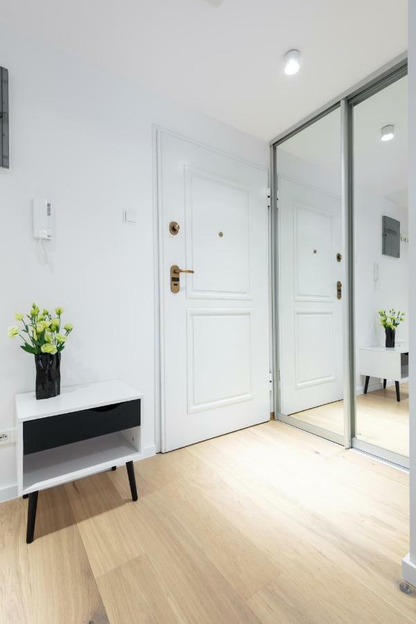 Kopernika8 Miro Apartment With Balcony And Ac Krakow Ngoại thất bức ảnh